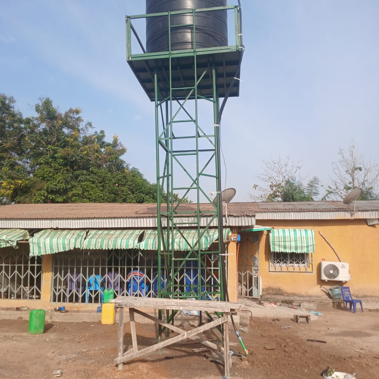 Château d'eau 8 m + cuve 1 500 L — Commerce & habitation